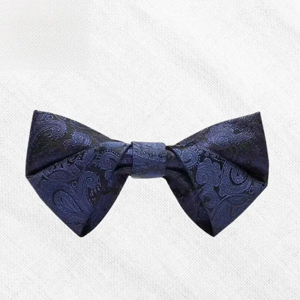 Luxurious Navy Cashew Bow Tie with Paisley Pattern